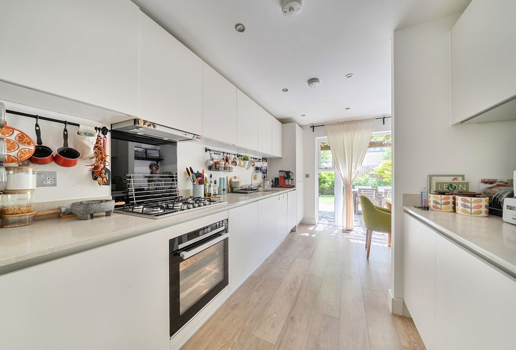 Property photo 3 of 21 1468883-14-6A184A...