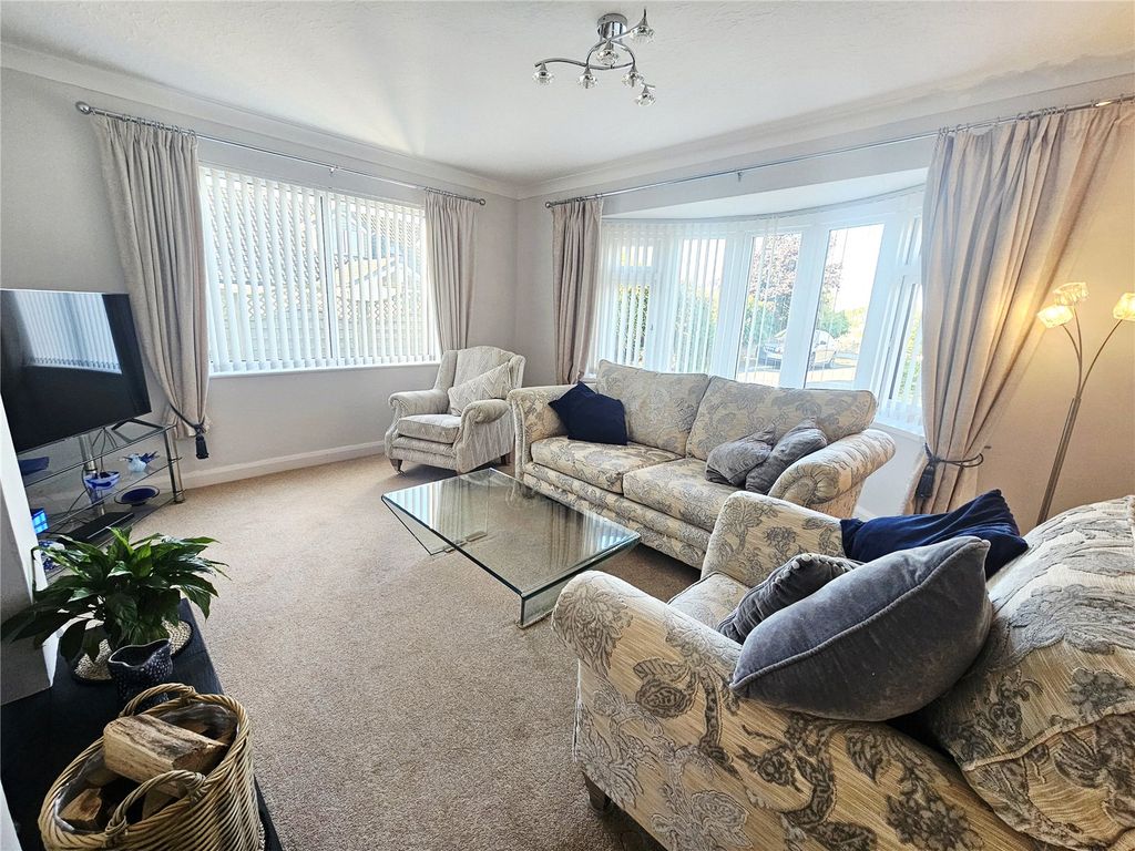 Property photo 3 of 33 Picture No. 10