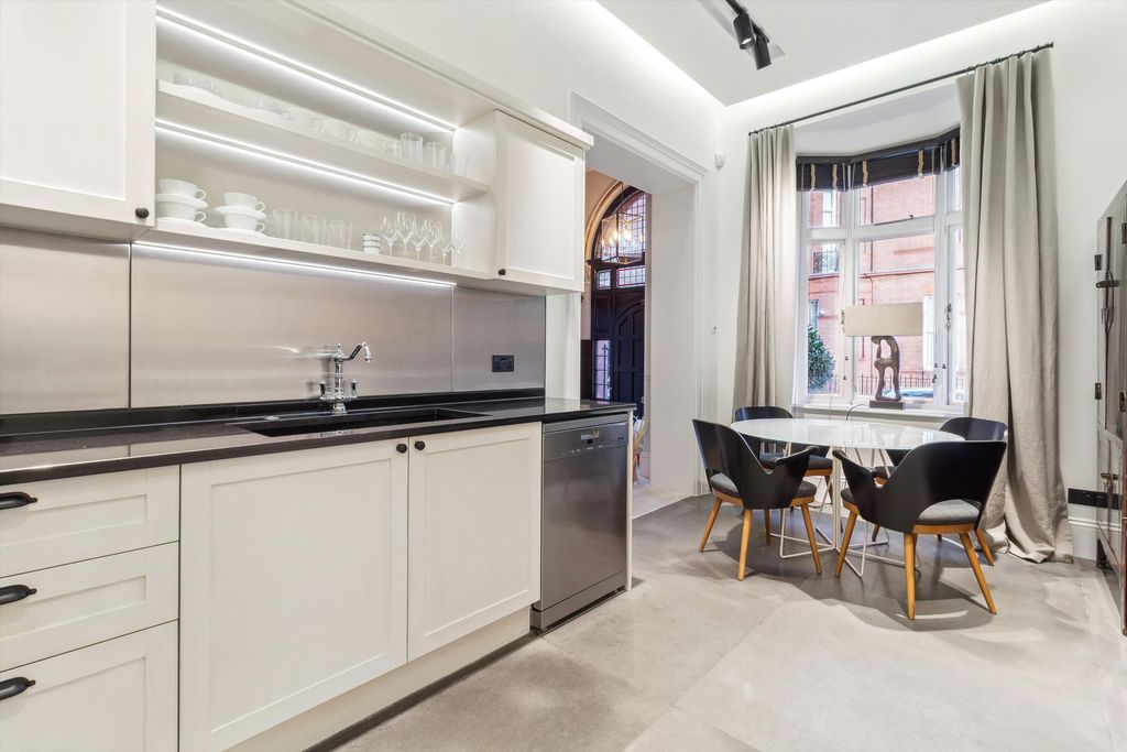 Property photo 2 of 13 Image