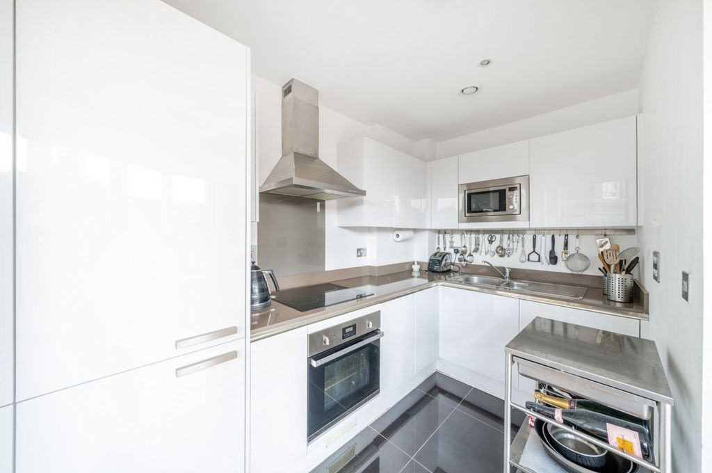 Property photo 3 of 20