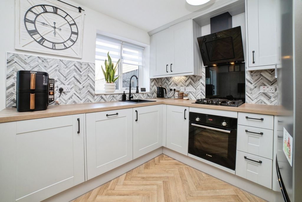 Property photo 3 of 19 Pbox-Img.Jpg