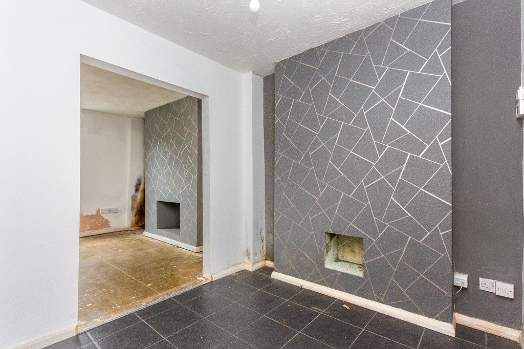 Property photo 3 of 11 Lounge