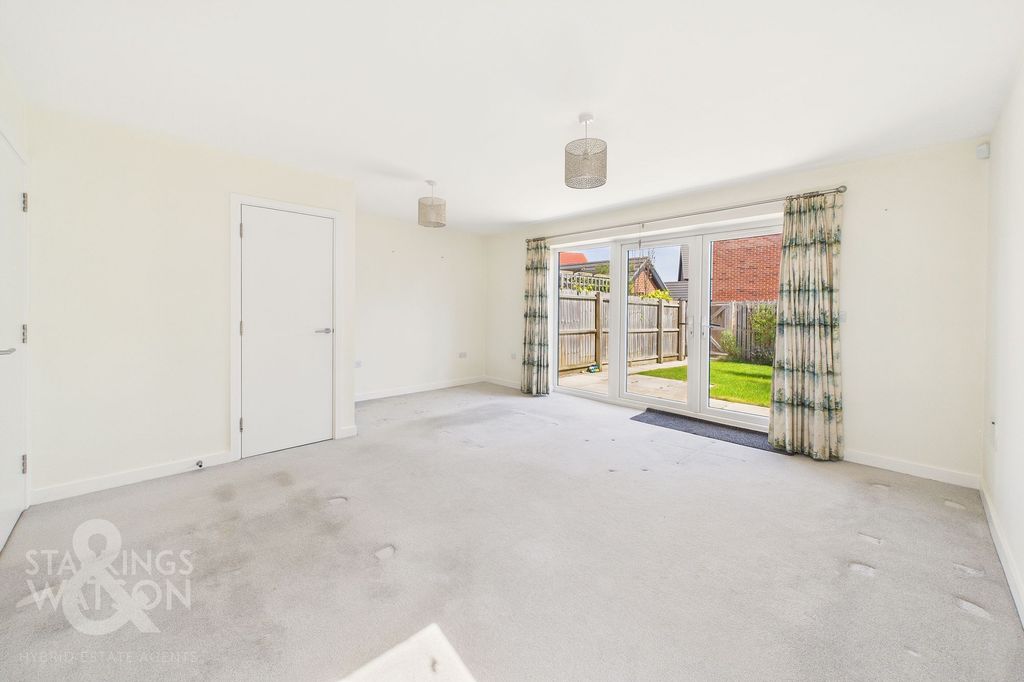 Property photo 2 of 28