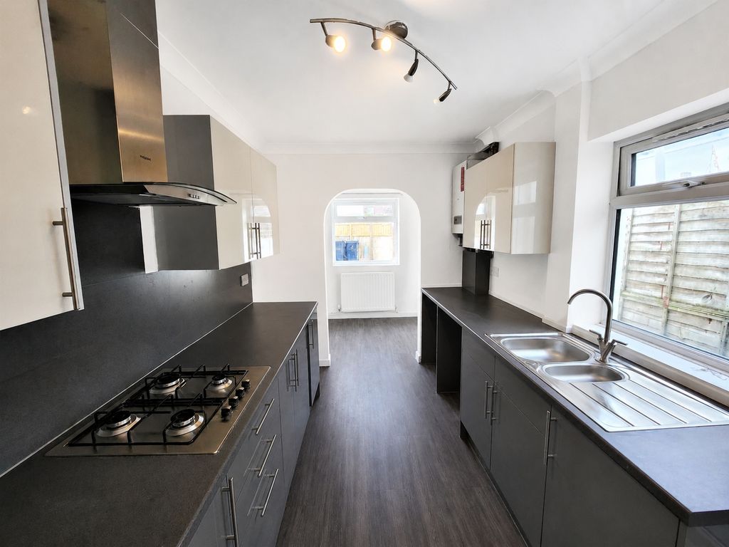 Property photo 3 of 12 Kitchen