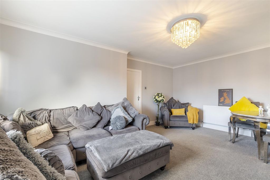 Property photo 2 of 18 Lounge/Dining Area