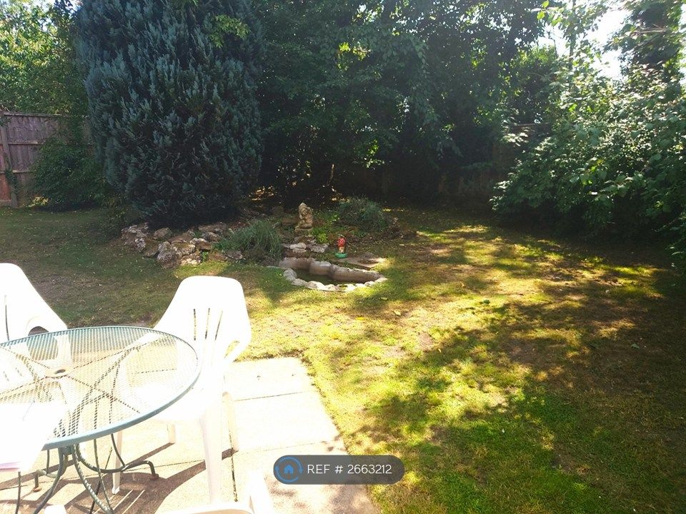 Property photo 3 of 8 Garden 1