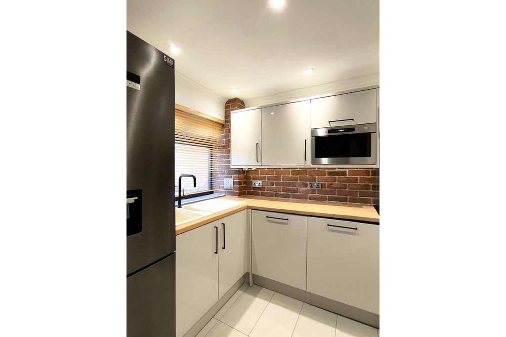 Property photo 3 of 20 Kitchen