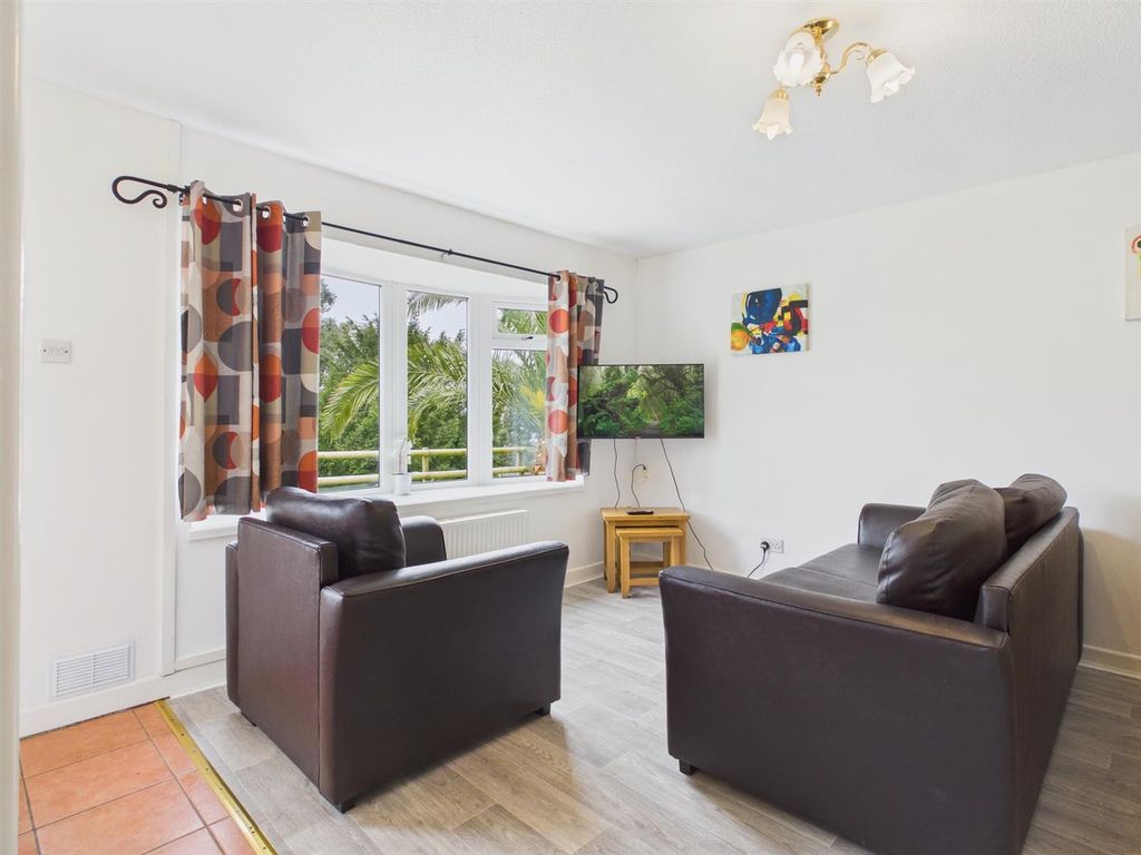 Property photo 2 of 12 Lounge