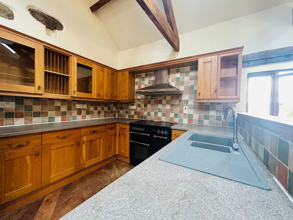 Property photo 3 of 33 Kitchen