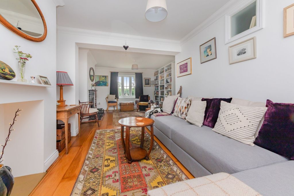Property photo 3 of 28