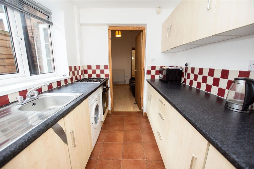 Property photo 2 of 9 Approach
