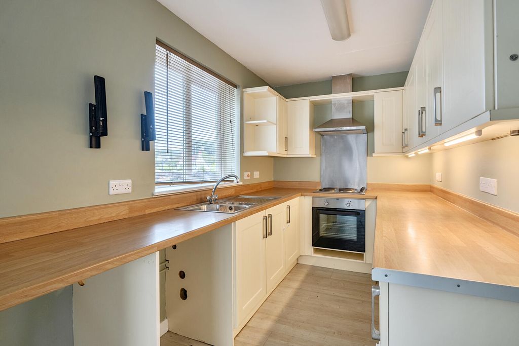 Property photo 3 of 21 Kitchen