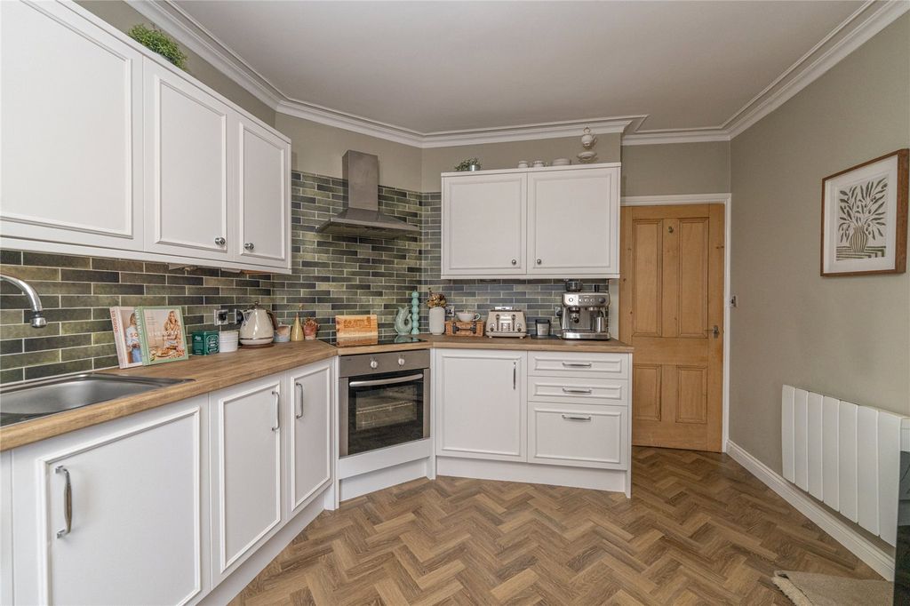 Property photo 1 of 23 Kitchen Alt