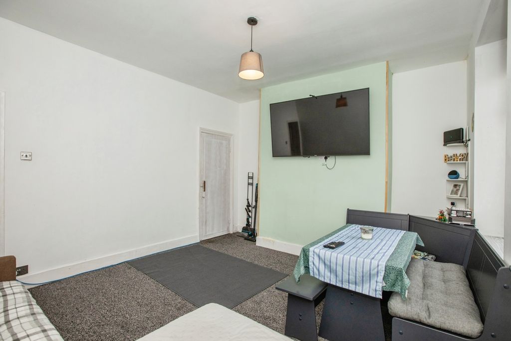 Property photo 3 of 18 Pbox-Img.Jpg