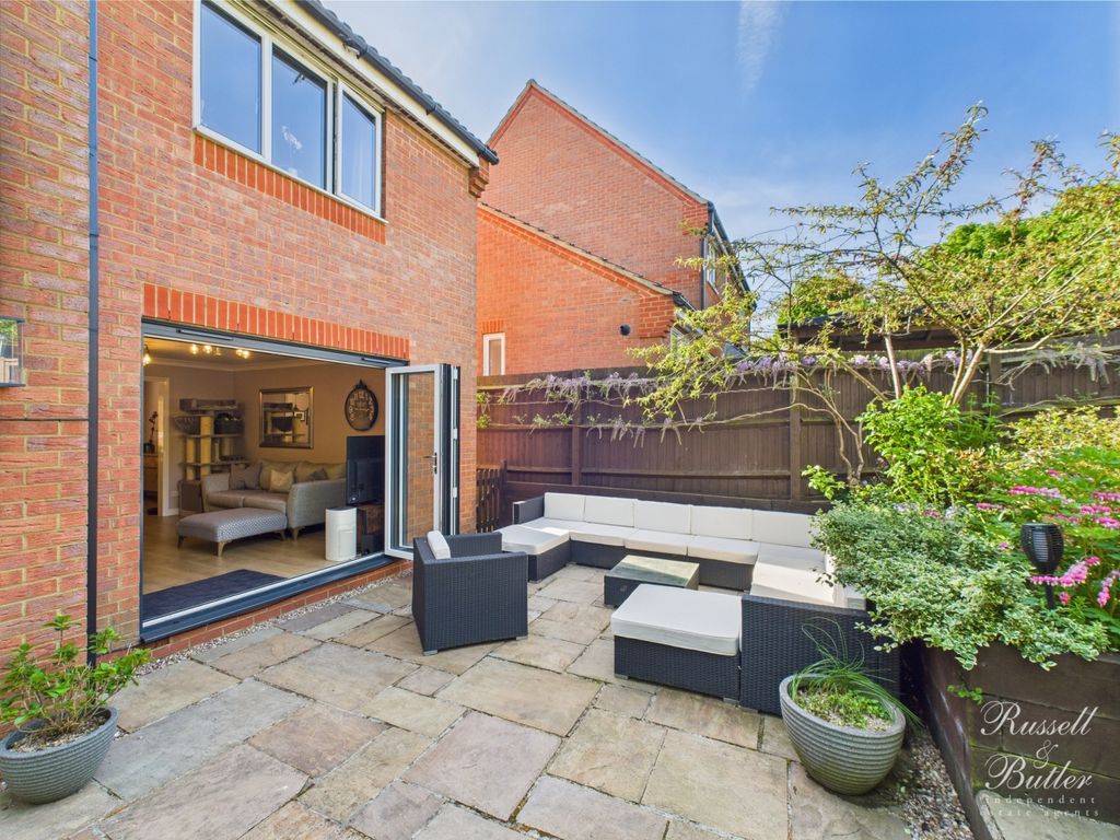 Property photo 2 of 27 Cam01995G0-Pr0295-Still019