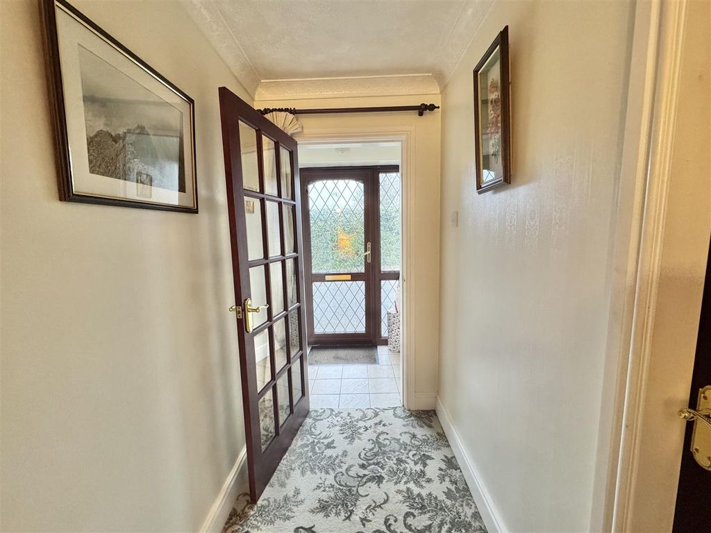 Property photo 3 of 34 Hall
