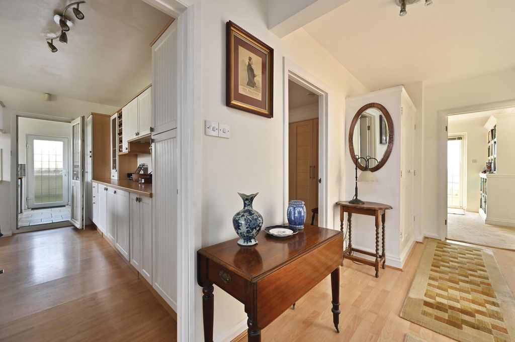 Property photo 3 of 21 Hallway