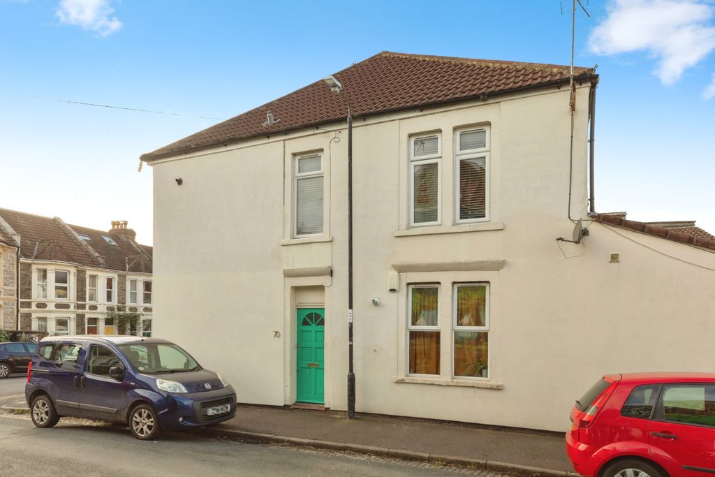 Property photo 2 of 21