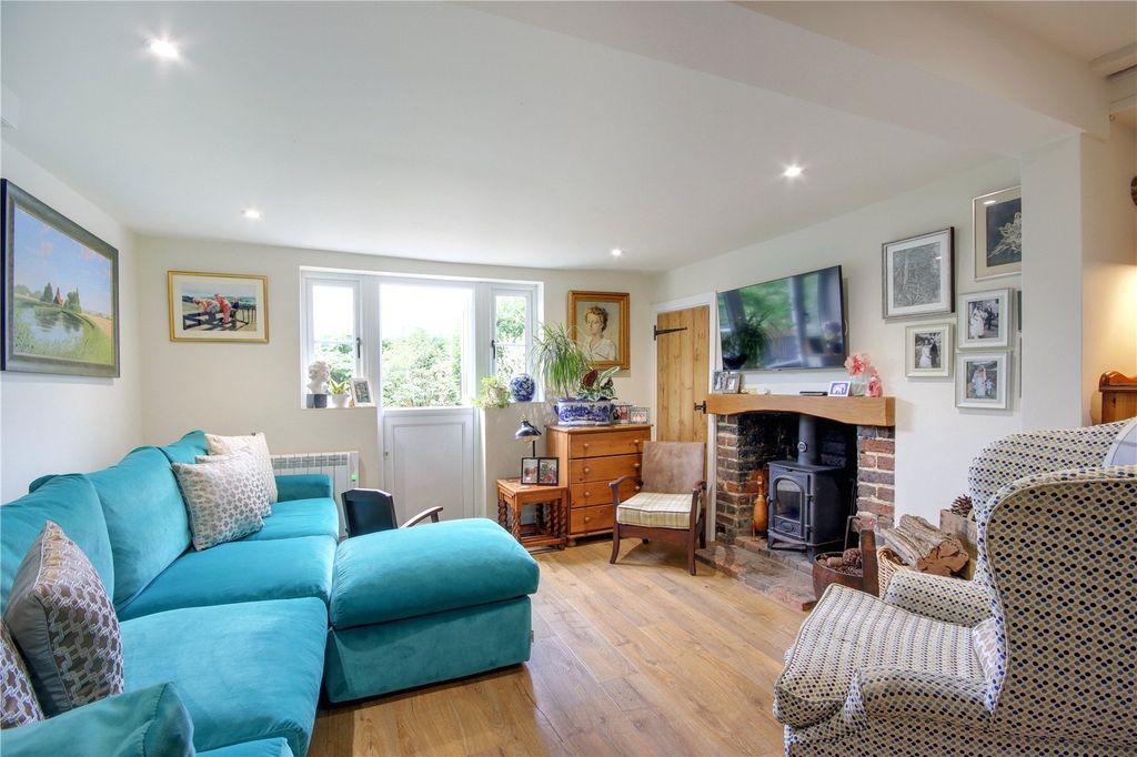 Property photo 2 of 14 Sitting Room