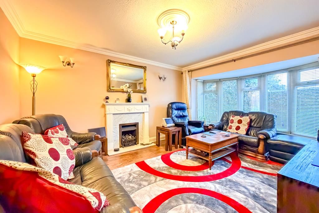 Property photo 2 of 20 Lounge