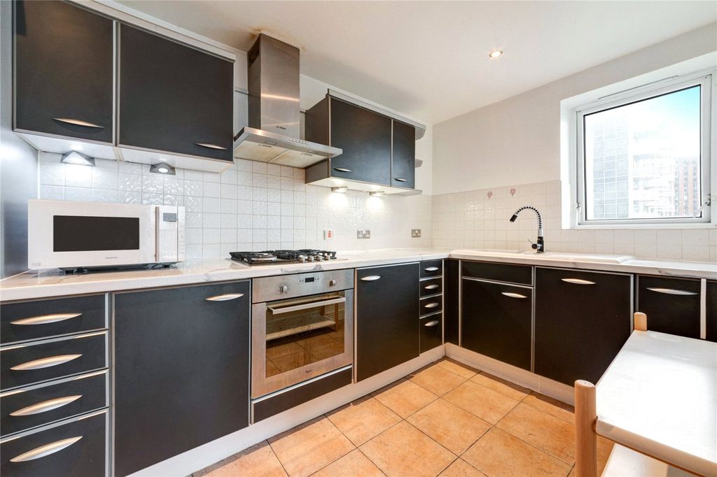 Property photo 3 of 10 Kitchen