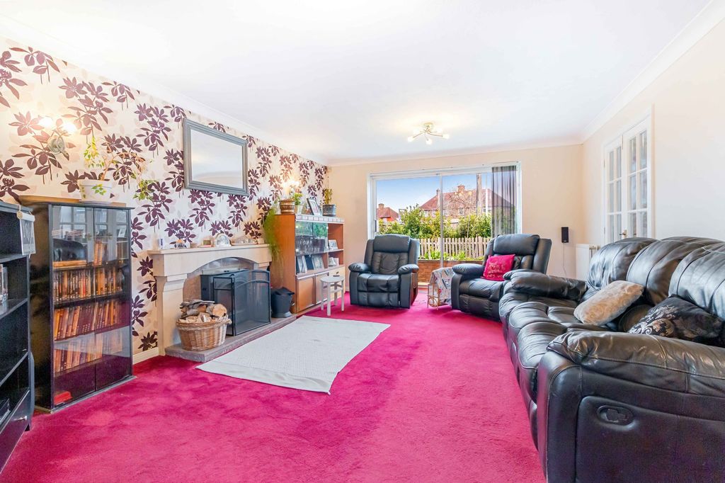 Property photo 3 of 36