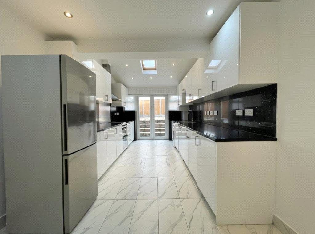 Property photo 3 of 17 Kitchen