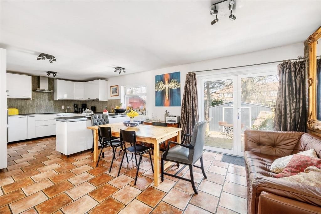 Property photo 1 of 3