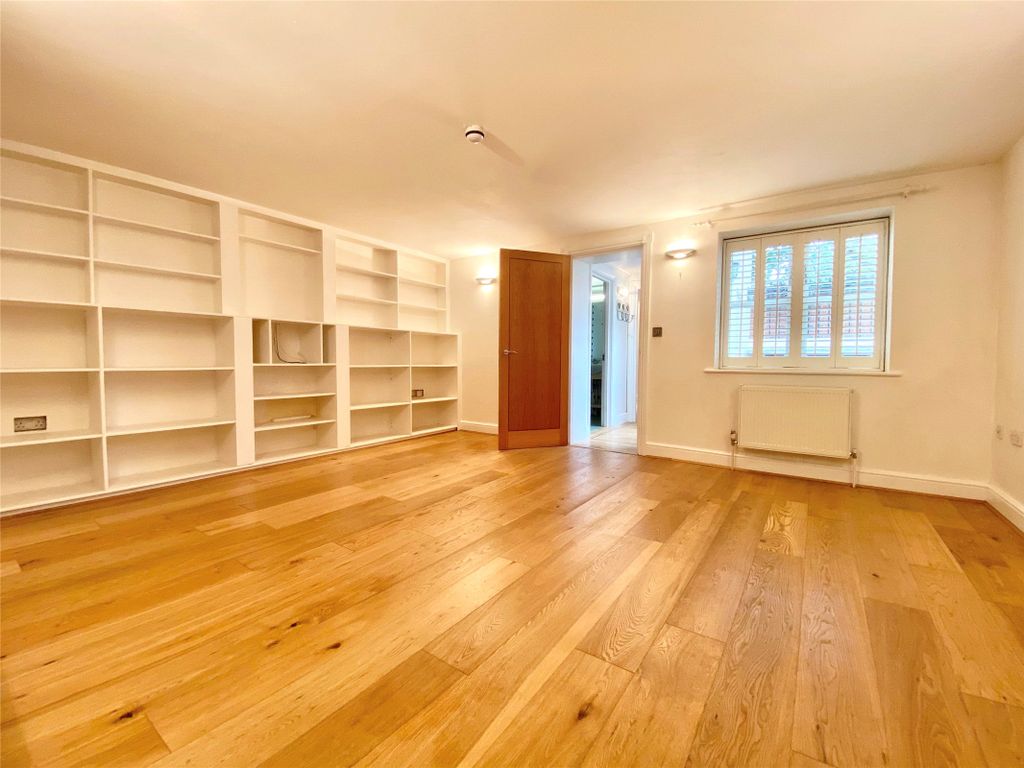 Property photo 3 of 10 Sitting/Dining Room