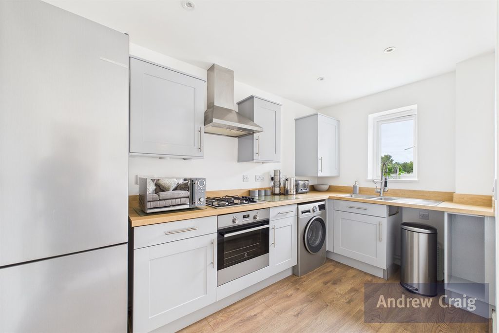 Property photo 2 of 6 Kitchen