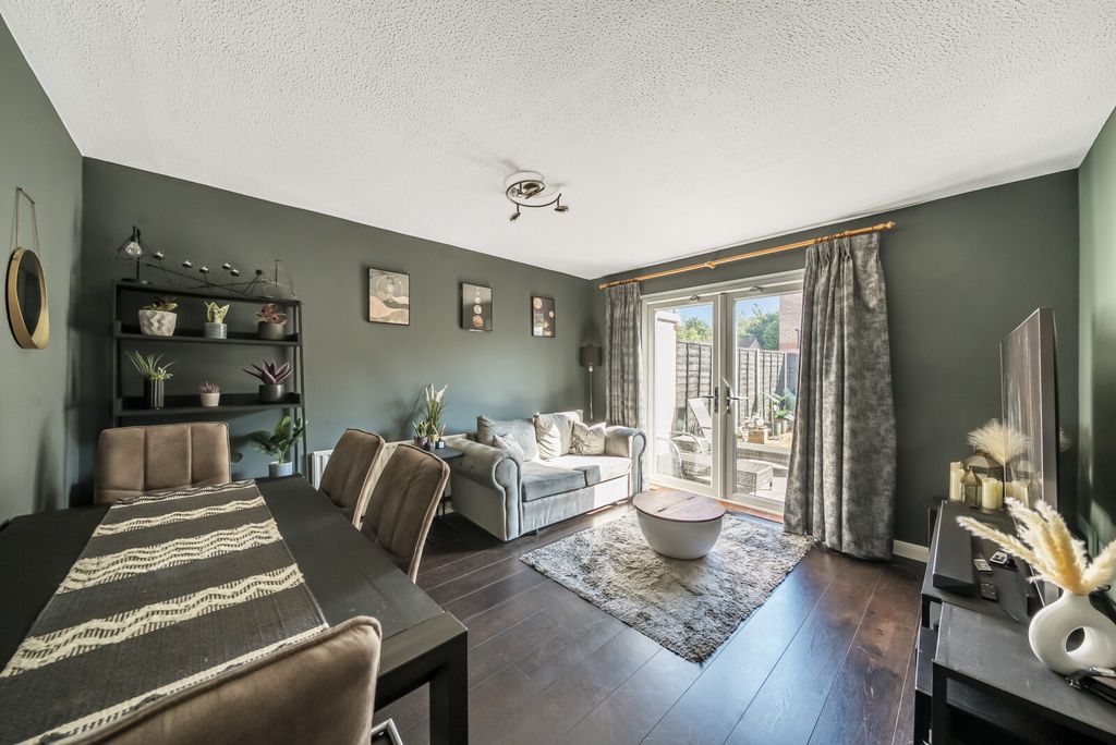 Property photo 2 of 12 1324211-14-686Ff1...