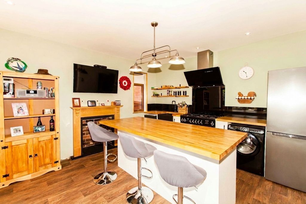 Property photo 2 of 36