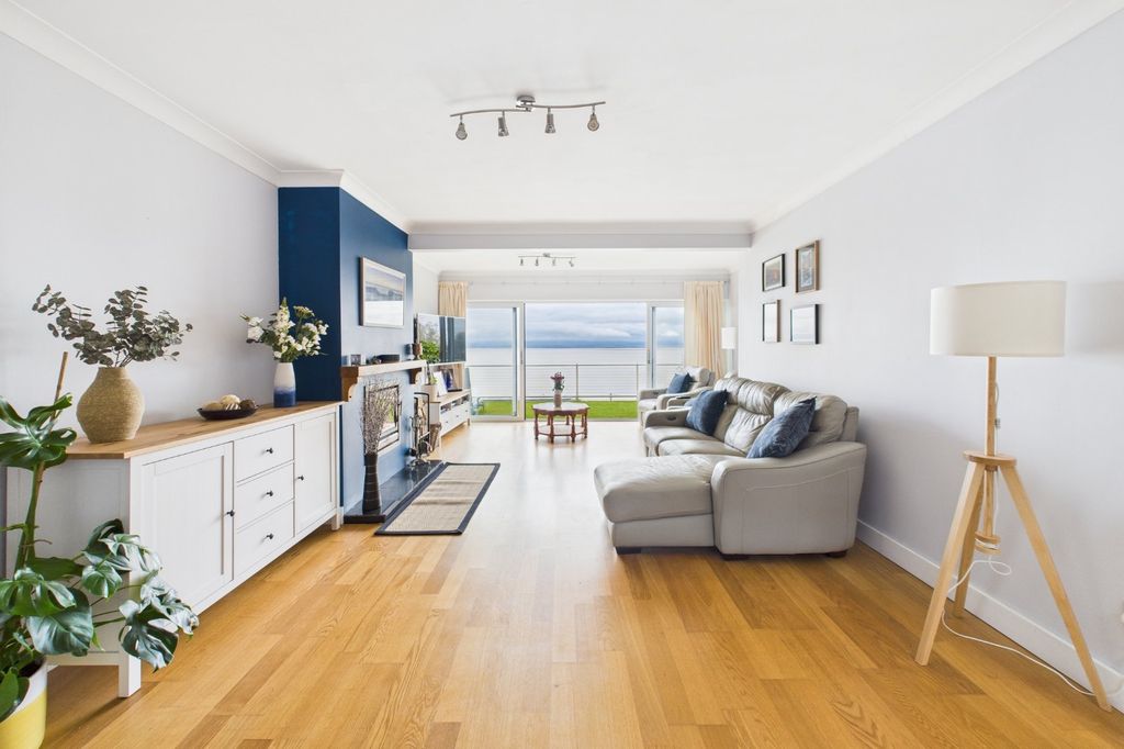 Property photo 3 of 40 Living Room