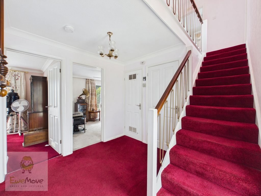 Property photo 2 of 16 Entrance Hall