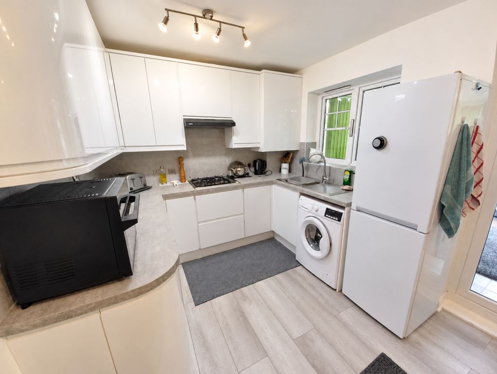 Property photo 3 of 17 Dining Kitchen