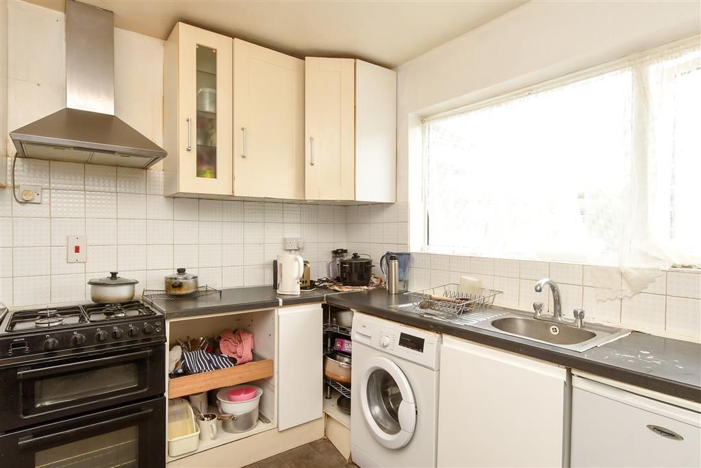 Property photo 3 of 9 Kitchen