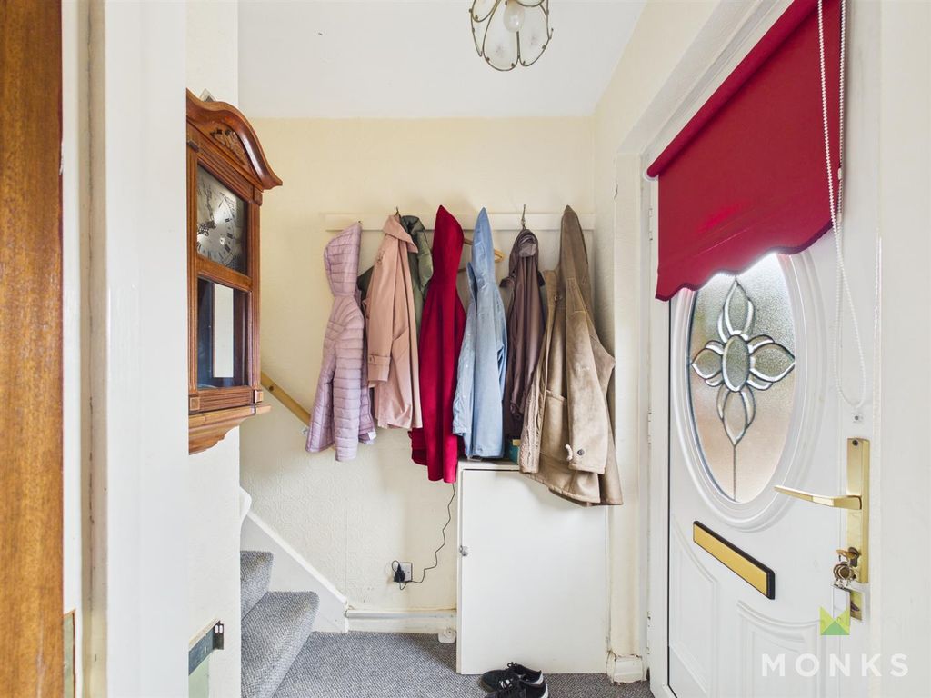 Property photo 3 of 17 Hallway