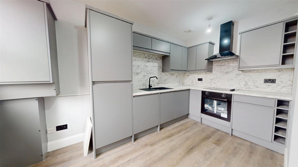 Property photo 3 of 6 Flat-5-Crossley-Street-04152025_155447.Jpg