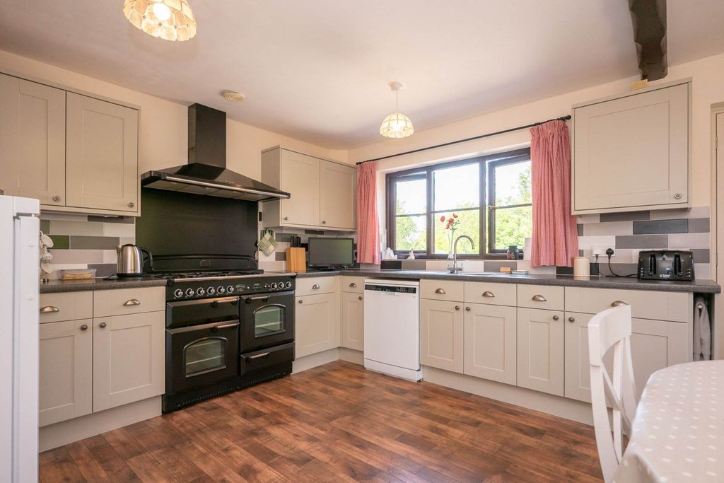 Property photo 3 of 45
