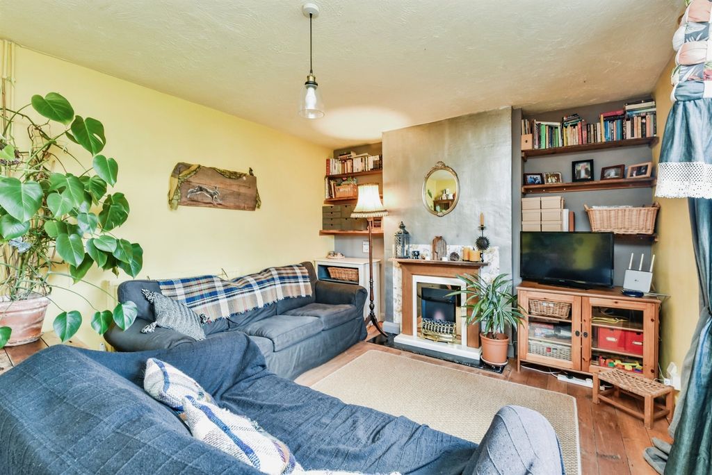 Property photo 2 of 17
