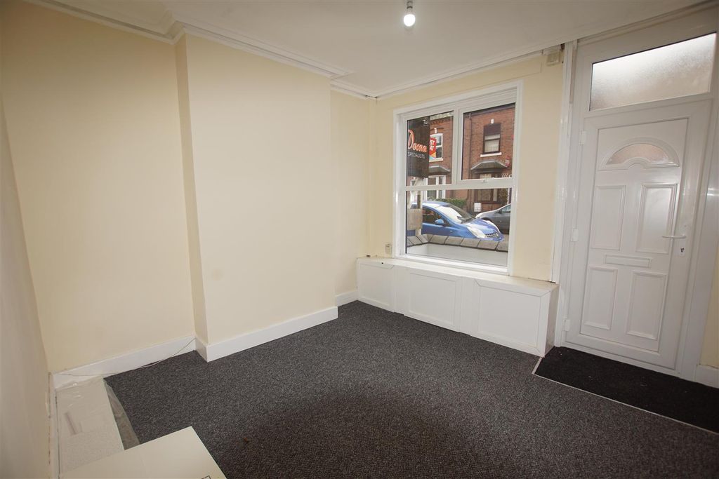 Property photo 1 of 6 Approach