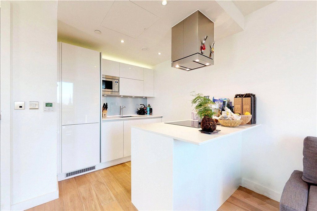 Property photo 2 of 10 Kitchen