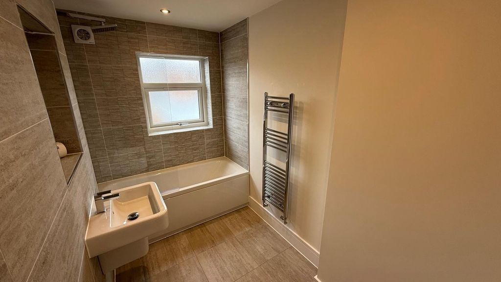 Property photo 3 of 11 Image