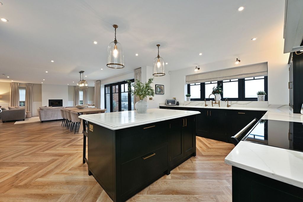 Property photo 2 of 41