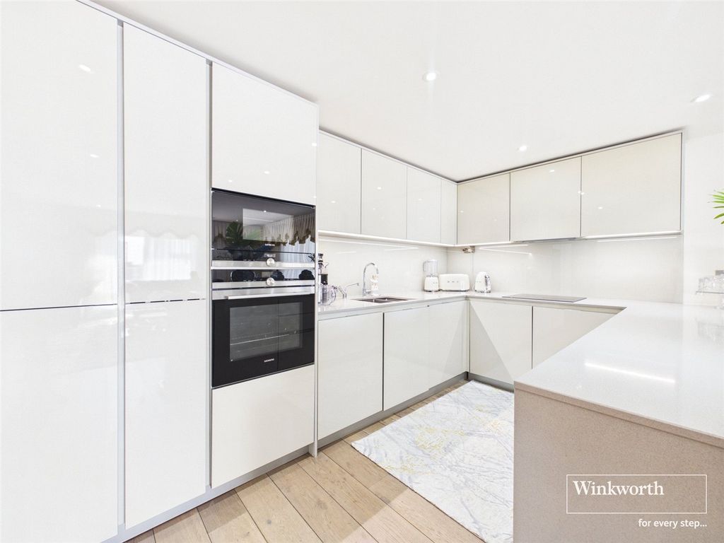 Property photo 3 of 17 Kitchen Open Plan