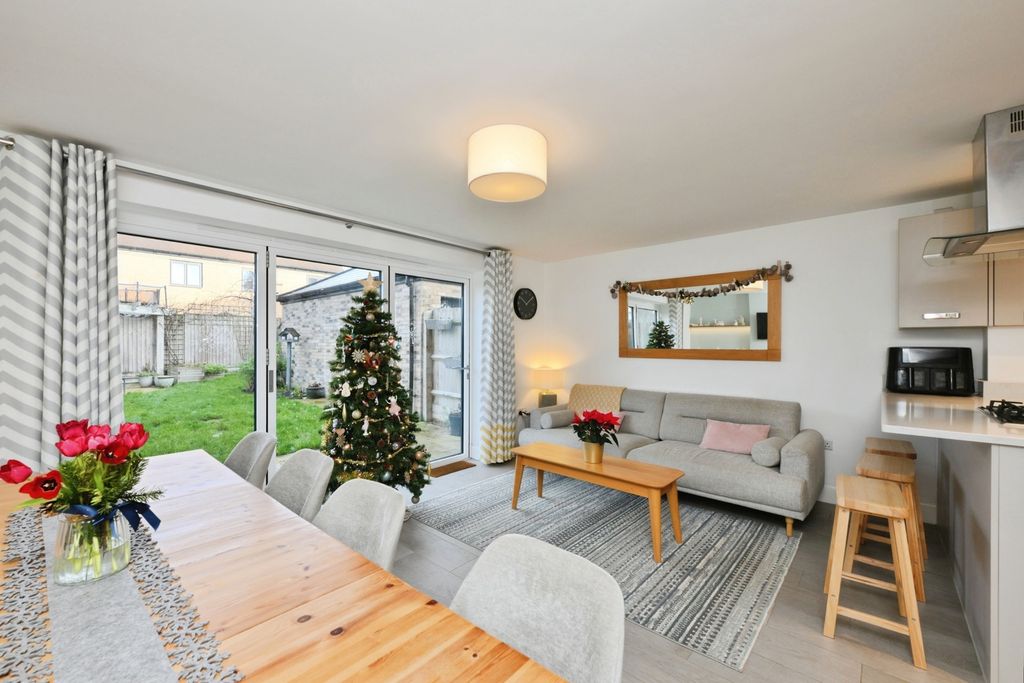 Property photo 3 of 22 Pbox-Img.Jpg