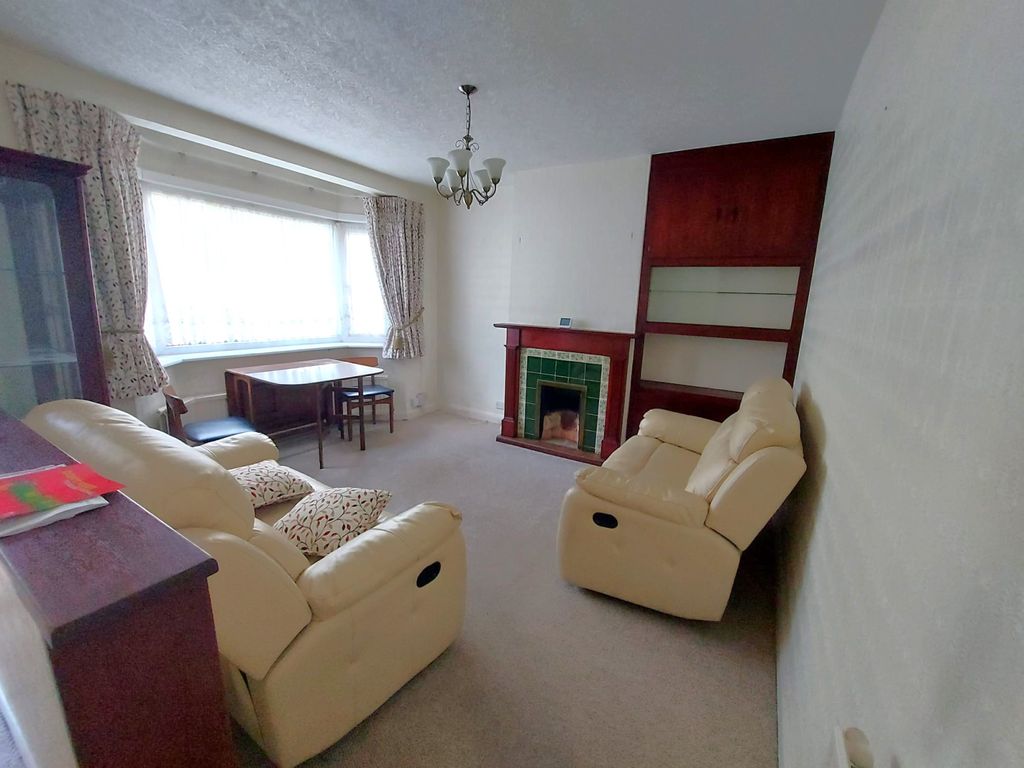 Property photo 1 of 6 Two Bedroom Ground Floor Maisonette