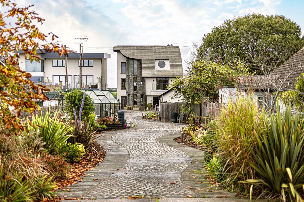 Property photo 2 of 50