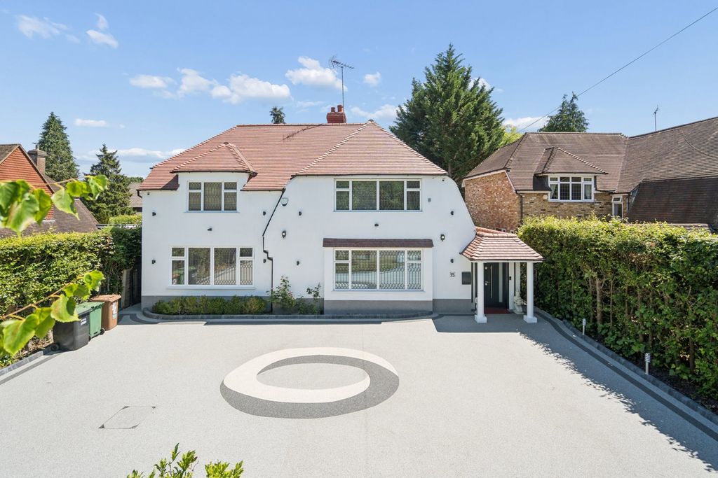 6 bed detached house for saleBedford Road, Moor Park, Northwood, Middlesex HA6