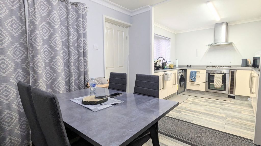 Property photo 2 of 22